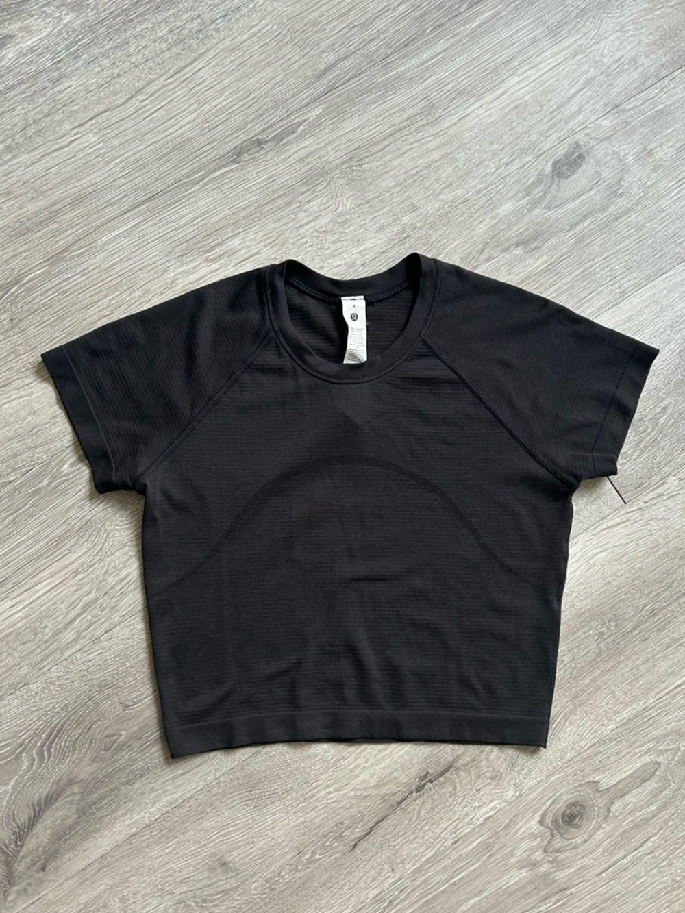 lululemon black cropped swiftly tech short sleeve size 6